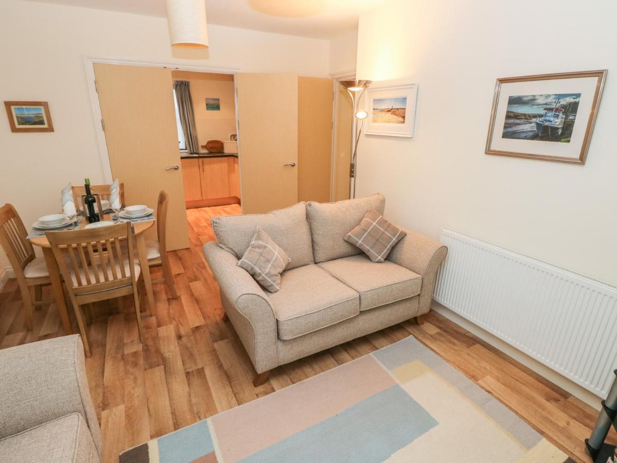 2 Chandlers Yard Burry Port Bagian luar foto