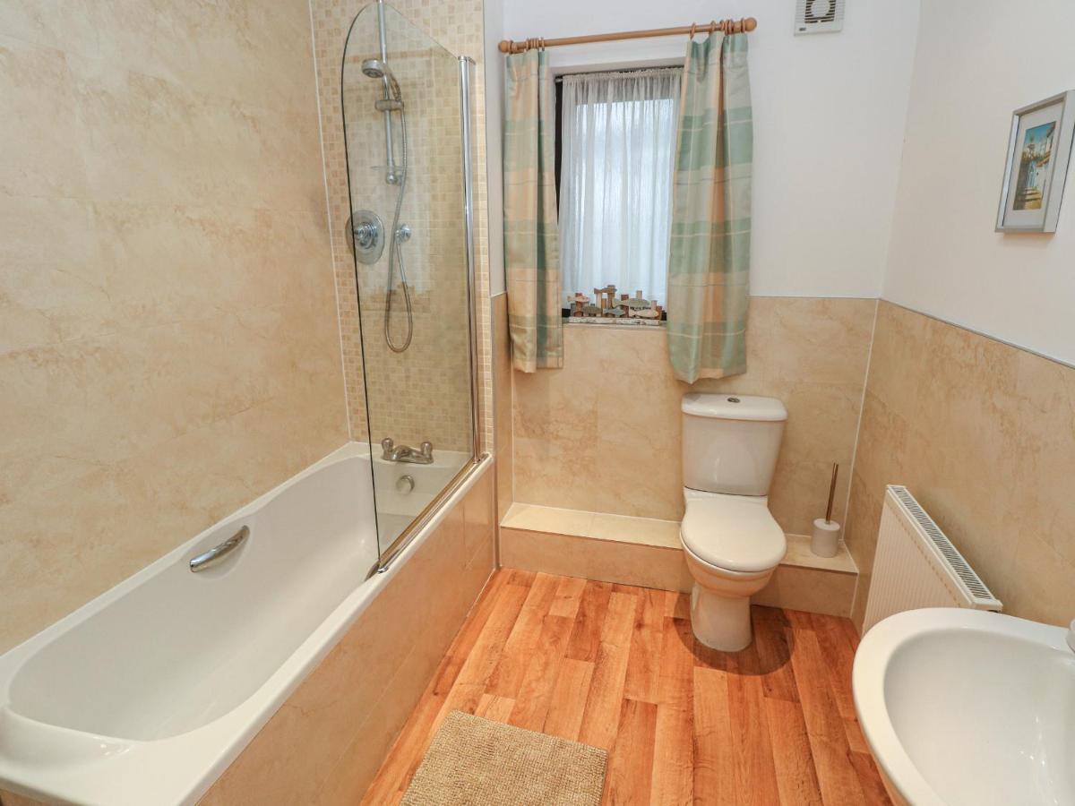 2 Chandlers Yard Burry Port Bagian luar foto